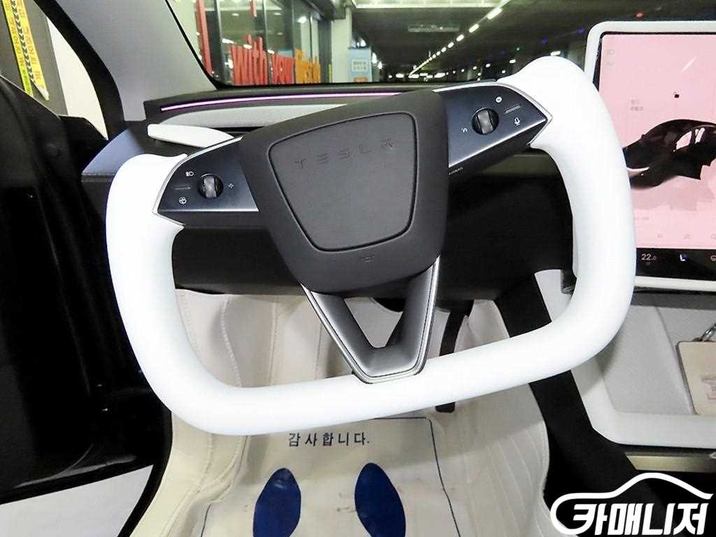 Tesla Model Y RWD thumbnail 8