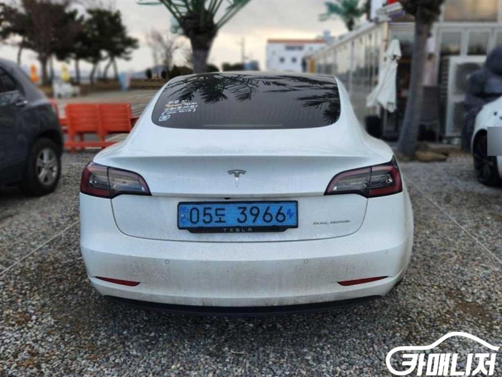 Tesla Model 3 Rong Reinji thumbnail 2