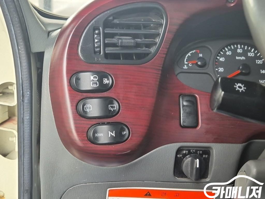 Medium & Heavy Bus Small Hyundai Bus County Limousine thumbnail 11