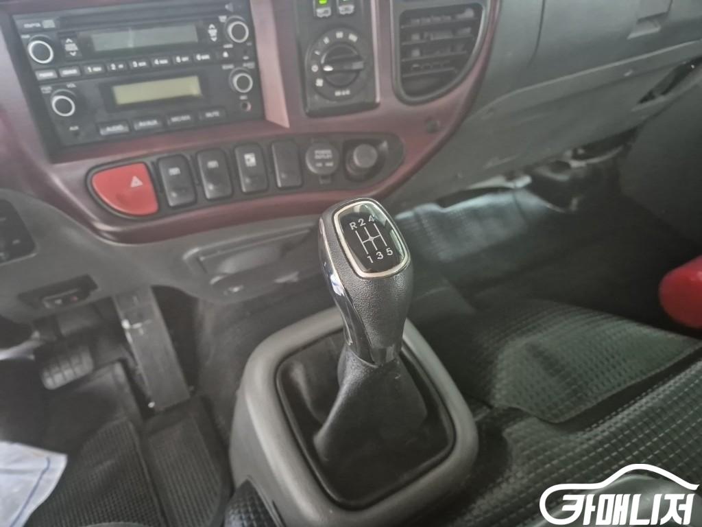 Medium & Heavy Bus Small Hyundai Bus County Limousine thumbnail 15