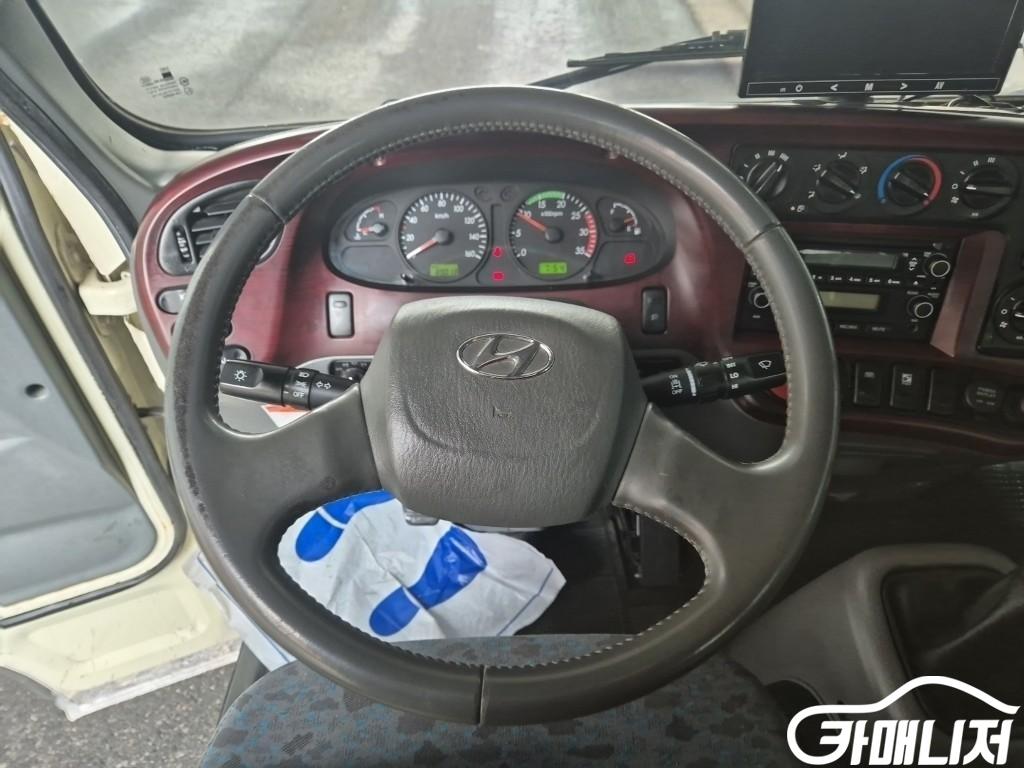 Medium & Heavy Bus Small Hyundai Bus County Limousine thumbnail 16