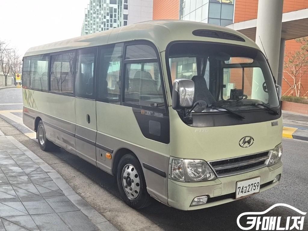 Medium & Heavy Bus Small Hyundai Bus County Limousine thumbnail 2
