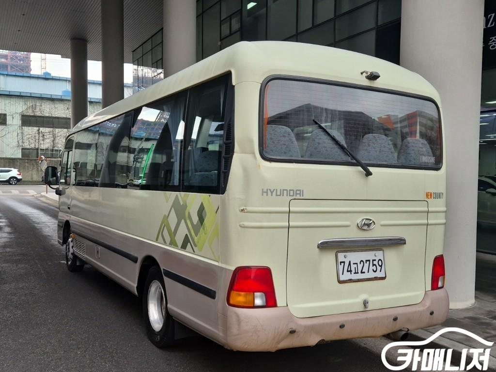 Medium & Heavy Bus Small Hyundai Bus County Limousine thumbnail 3