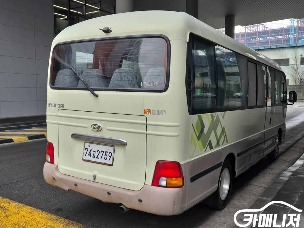 Medium & Heavy Bus Small Hyundai Bus County Limousine thumbnail 4