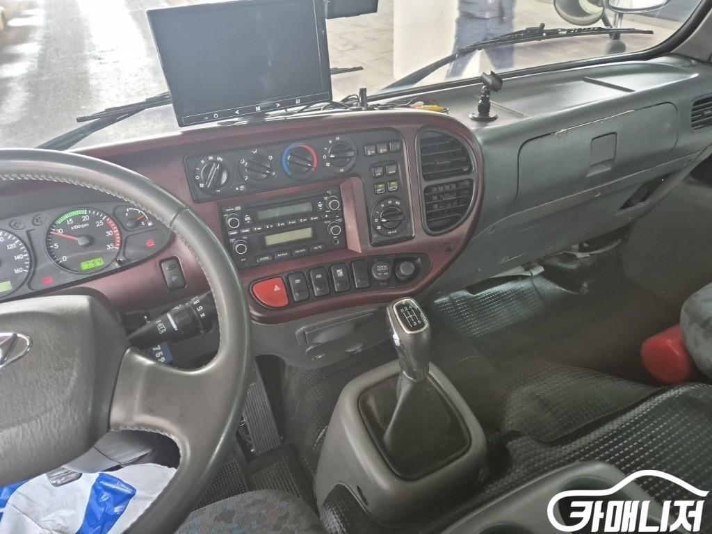 Medium & Heavy Bus Small Hyundai Bus County Limousine thumbnail 9