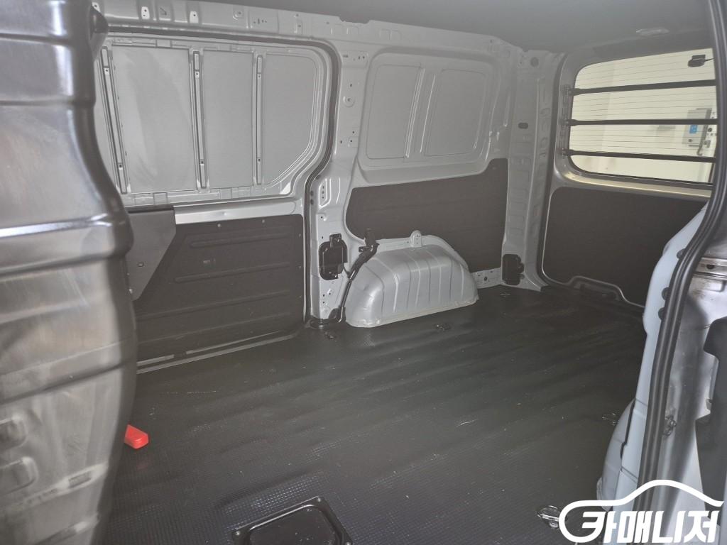 Hyundai Staria 2WD Diesel Cargo Smart thumbnail 12