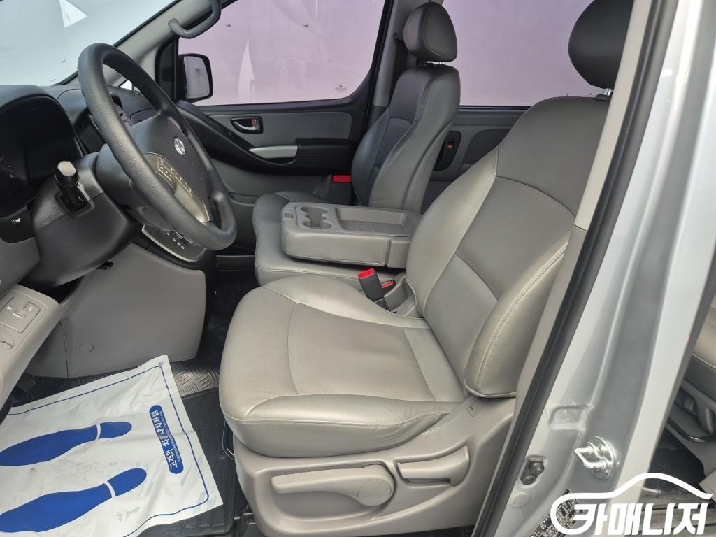 Hyundai Starex Grand Starex 12-Seater Wagon thumbnail 11