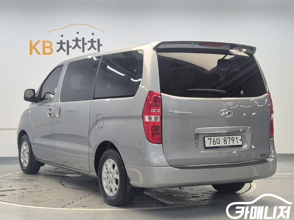 Hyundai Starex Grand Starex 12-Seater Wagon thumbnail 3