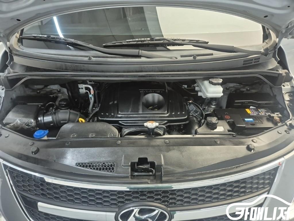 Hyundai Starex Grand Starex 12-Seater Wagon thumbnail 5