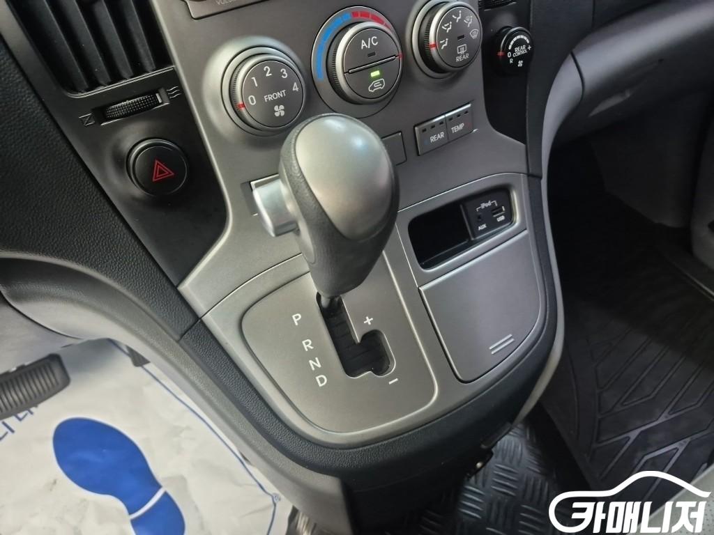 Hyundai Starex Grand Starex 12-Seater Wagon thumbnail 8