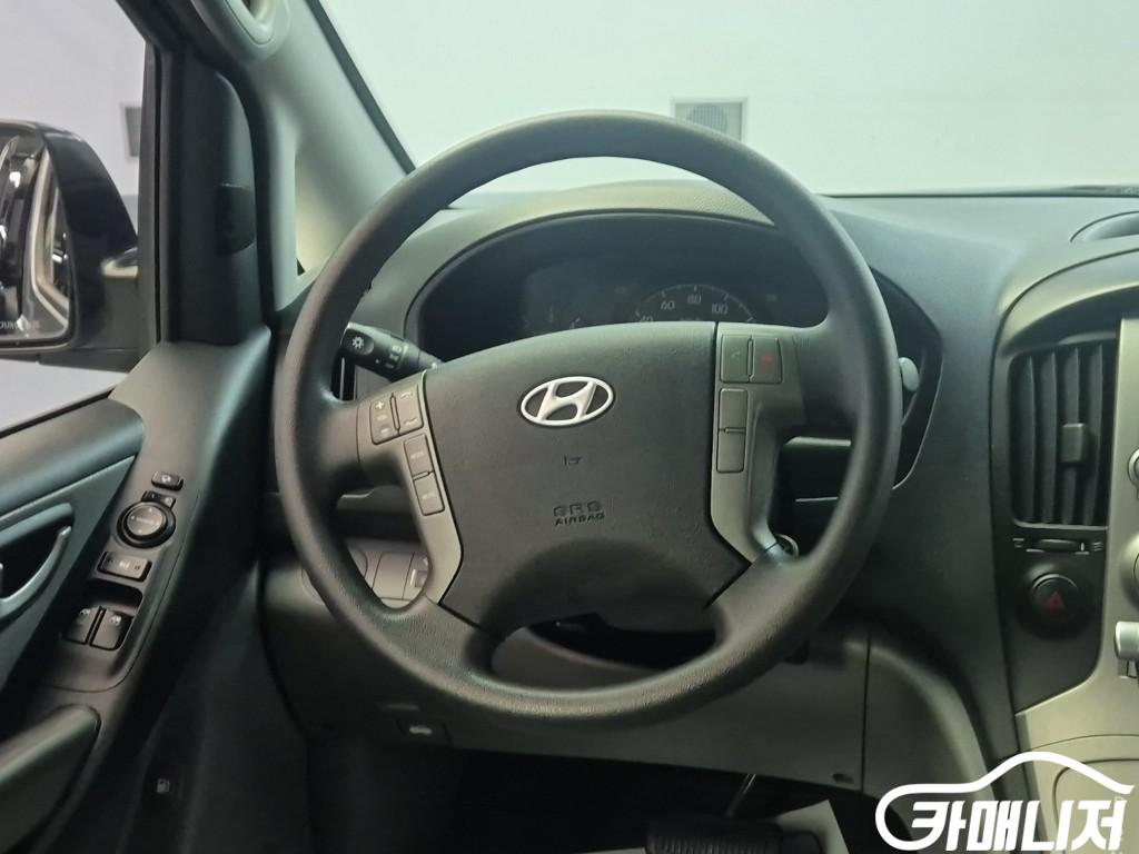 Hyundai Starex Grand Starex 12-Seater Wagon thumbnail 9