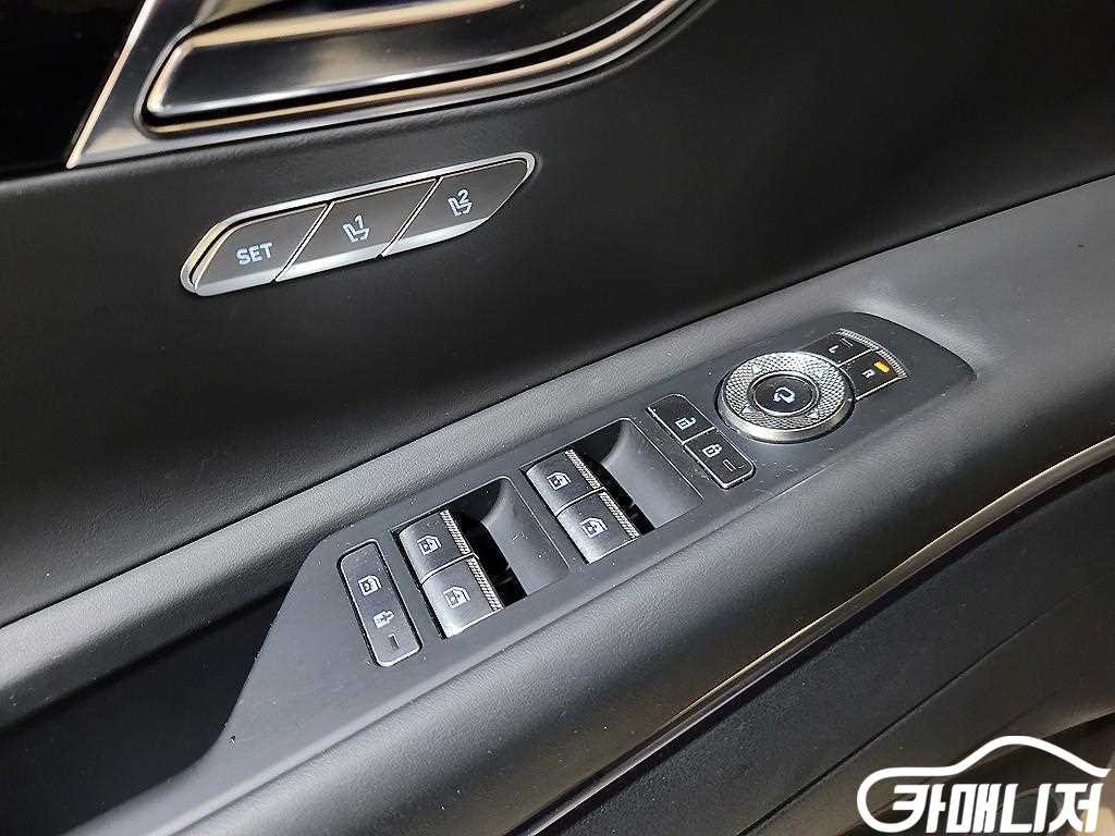 Genesis GV80 Gasoline 2.5T AWD thumbnail 13