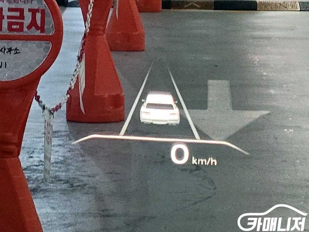 Genesis GV80 Gasoline 2.5T AWD thumbnail 16