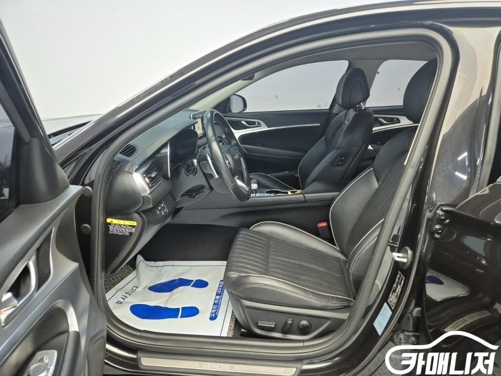 Genesis G70 2.0T AWD thumbnail 11