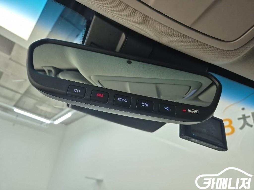 Genesis G70 2.0T AWD thumbnail 16