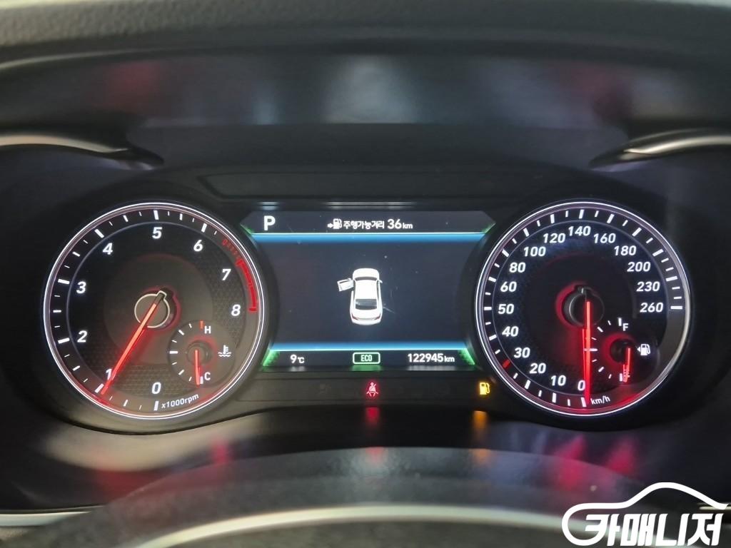 Genesis G70 2.0T AWD thumbnail 6