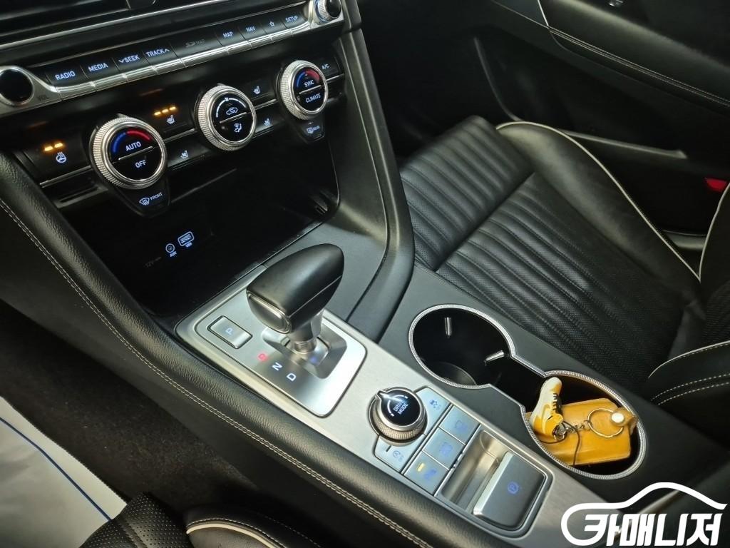 Genesis G70 2.0T AWD thumbnail 8