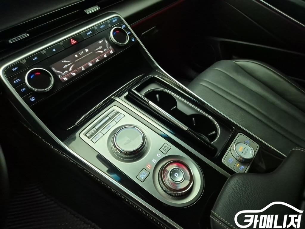 Genesis GV80 Gasoline 3.5T AWD thumbnail 13