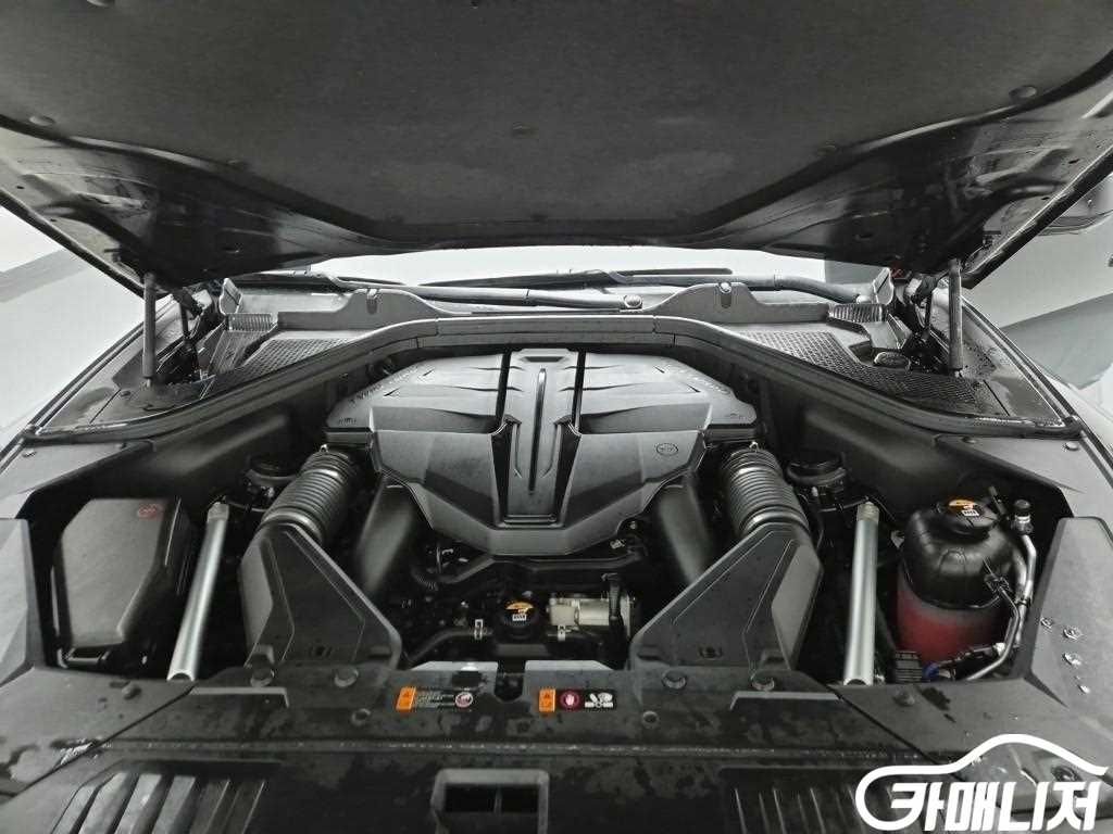 Genesis GV80 GV80 Coupe Gasoline 3.5T AWD thumbnail 5