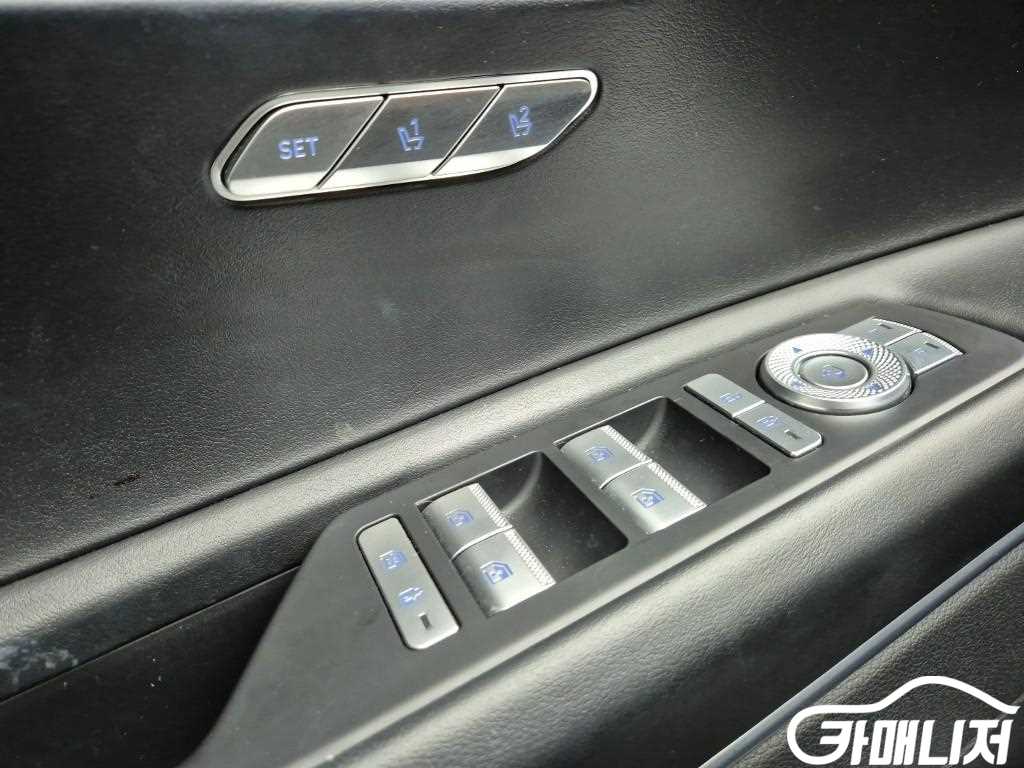 Genesis GV80 Gasoline 3.5T AWD thumbnail 17