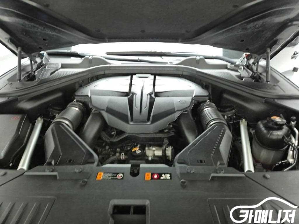 Genesis GV80 Gasoline 3.5T AWD thumbnail 5