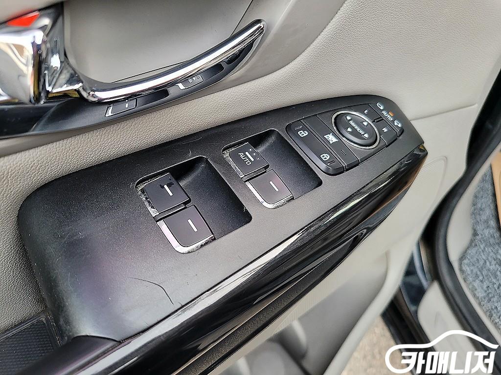 Kia Carnival The New Carnival Diesel 9-Seater Noblesse thumbnail 12