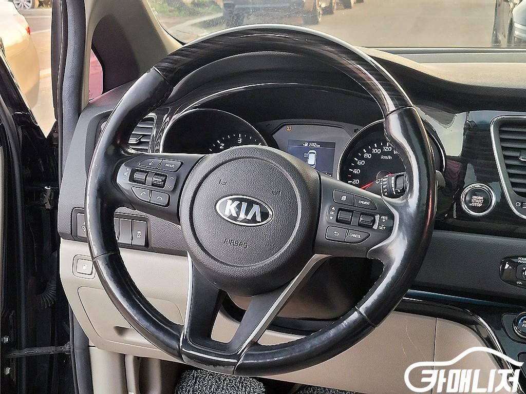 Kia Carnival The New Carnival Diesel 9-Seater Noblesse thumbnail 8