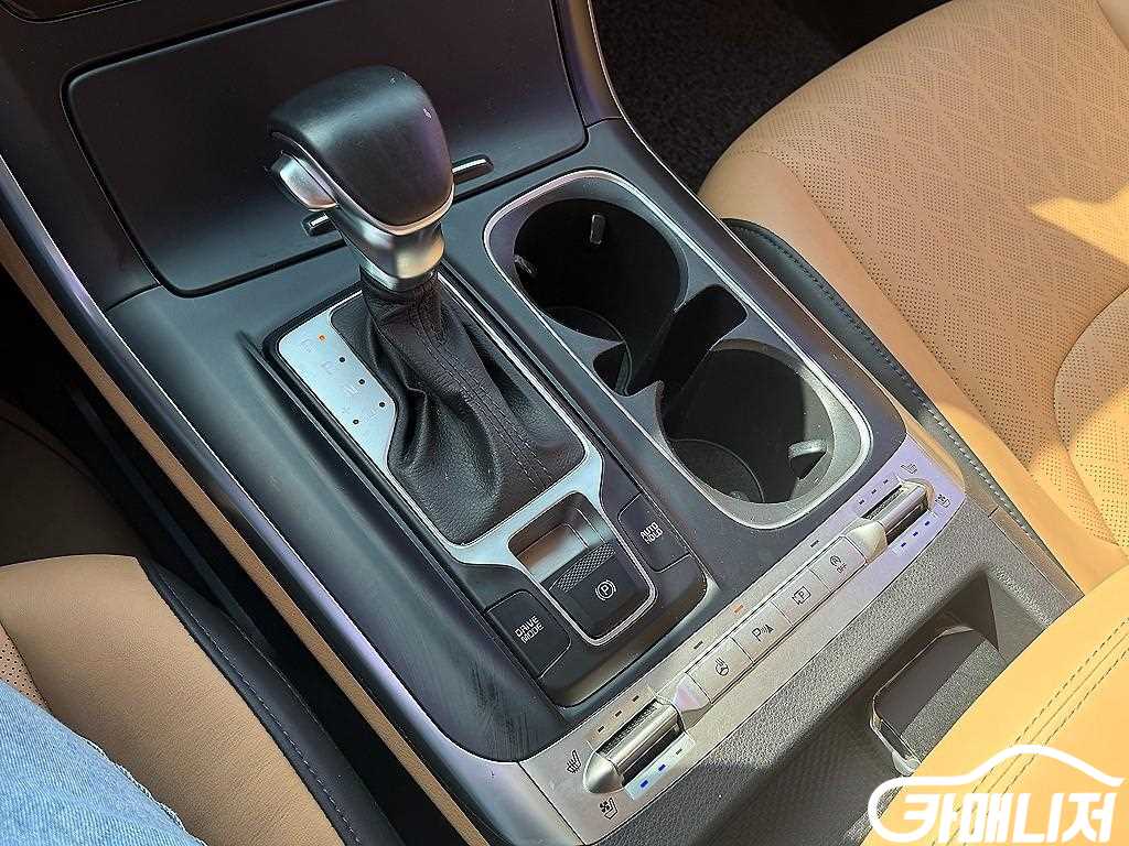 Kia Carnival Carnival 4th Gen Diesel 9-Seater Prestige thumbnail 11