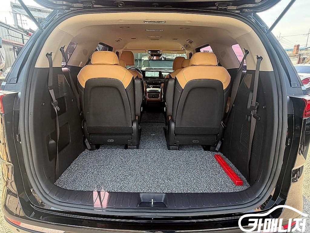 Kia Carnival Carnival 4th Gen Diesel 9-Seater Prestige thumbnail 17