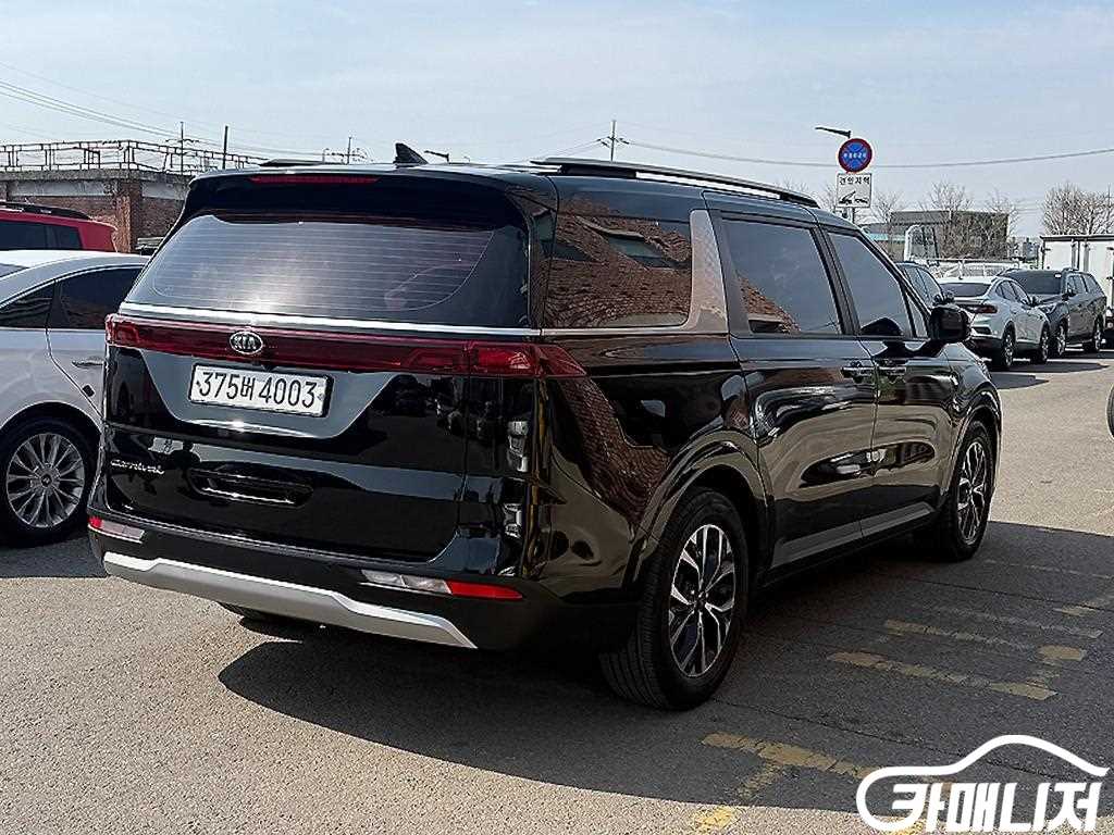 Kia Carnival Carnival 4th Gen Diesel 9-Seater Prestige thumbnail 3