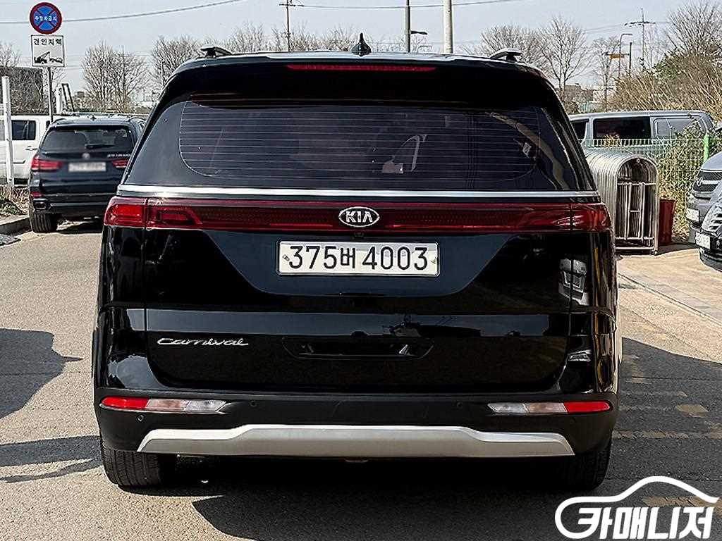 Kia Carnival Carnival 4th Gen Diesel 9-Seater Prestige thumbnail 4