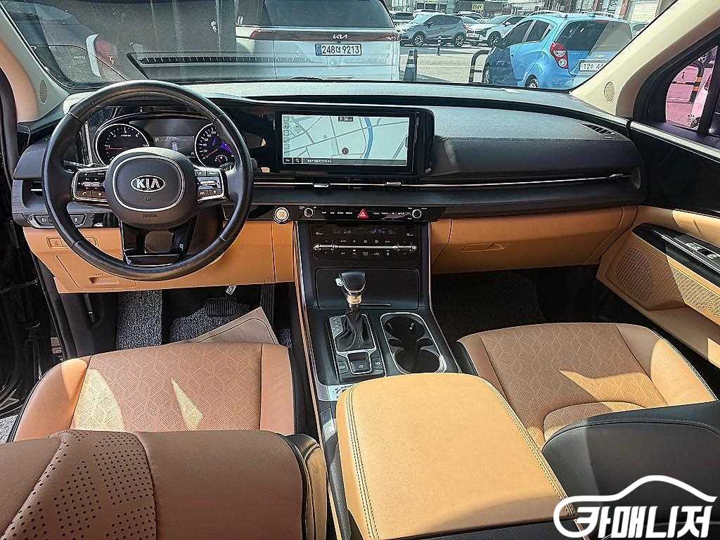 Kia Carnival Carnival 4th Gen Diesel 9-Seater Prestige thumbnail 5