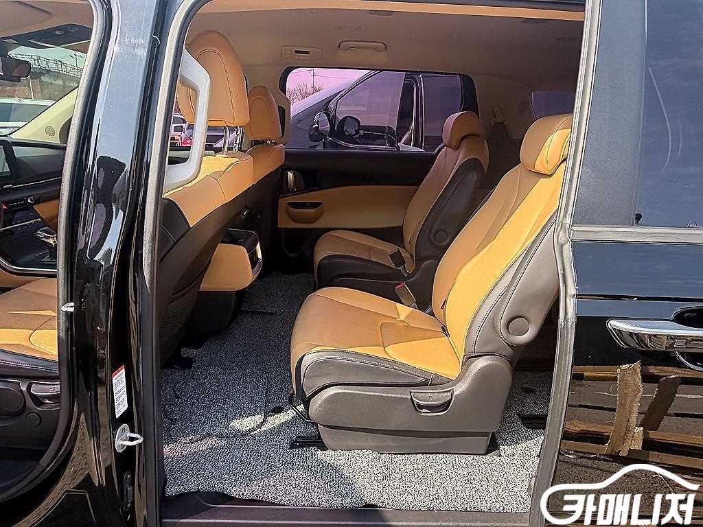 Kia Carnival Carnival 4th Gen Diesel 9-Seater Prestige thumbnail 7