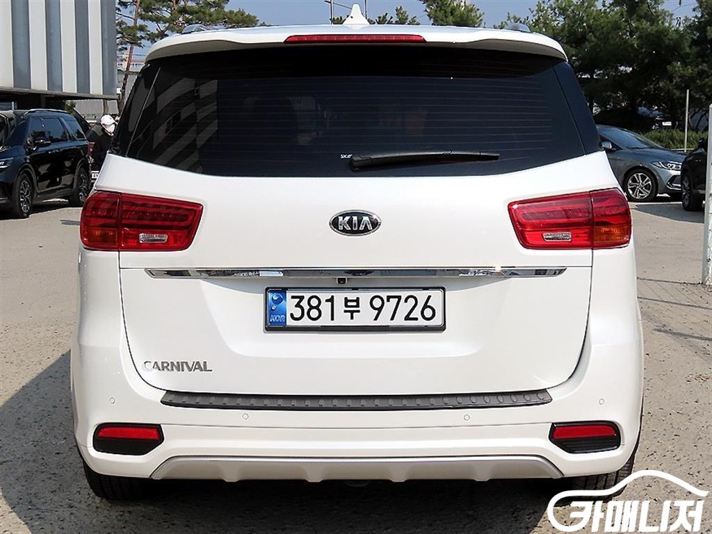 Kia Carnival The New Carnival Diesel 9-Seater Prestige thumbnail 4