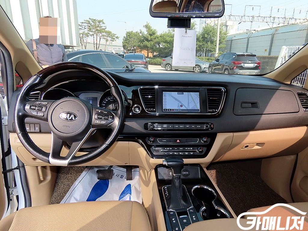 Kia Carnival The New Carnival Diesel 9-Seater Prestige thumbnail 8