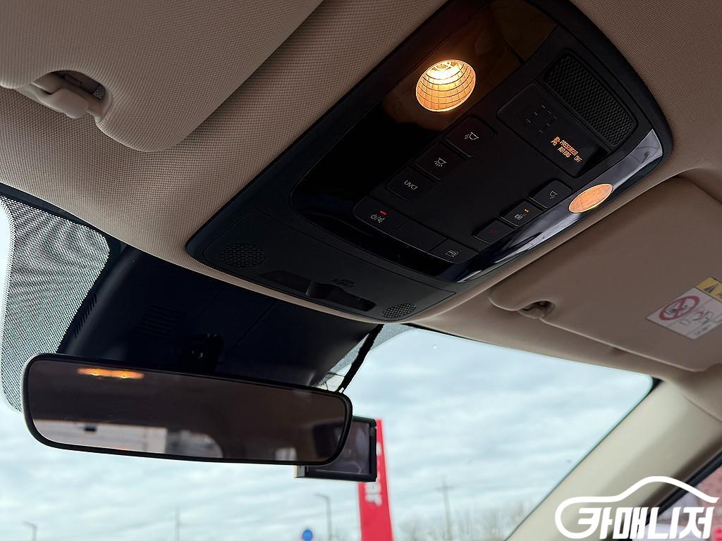 Kia Carnival Carnival 4th Gen Diesel 9-Seater Prestige thumbnail 15