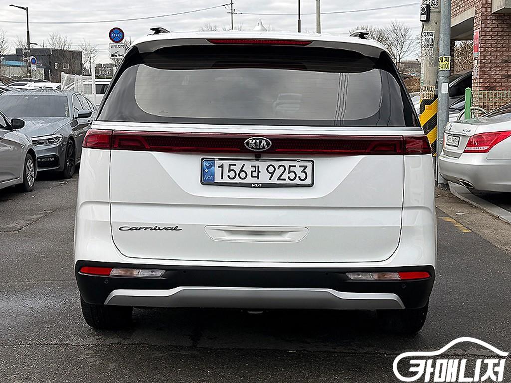Kia Carnival Carnival 4th Gen Diesel 9-Seater Prestige thumbnail 3