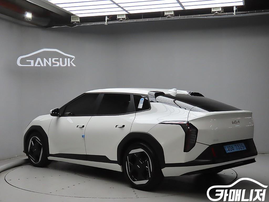 Kia EV4 Standard thumbnail 3