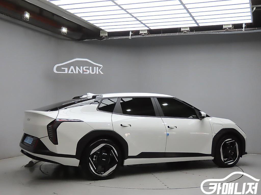 Kia EV4 Standard thumbnail 4